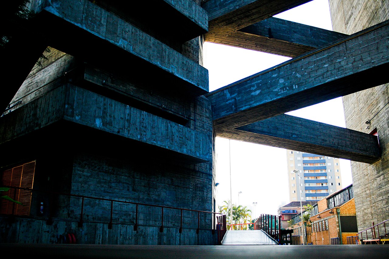 Pasarelas de hormigón del Sesc Pompeia de Lina Bo Bardi