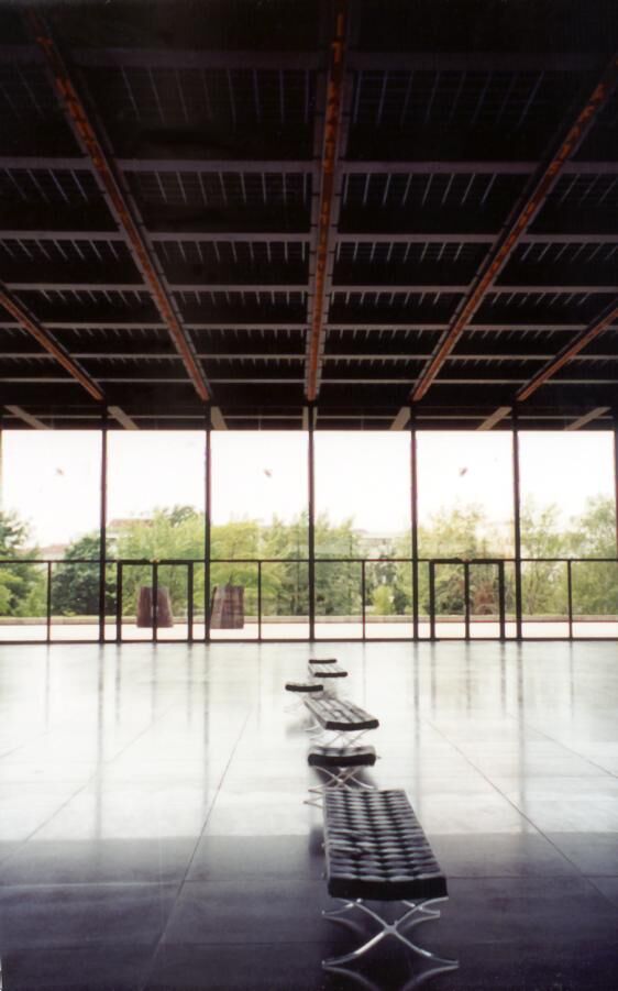 Interior de vidrio de la Neue Nationalgalerie