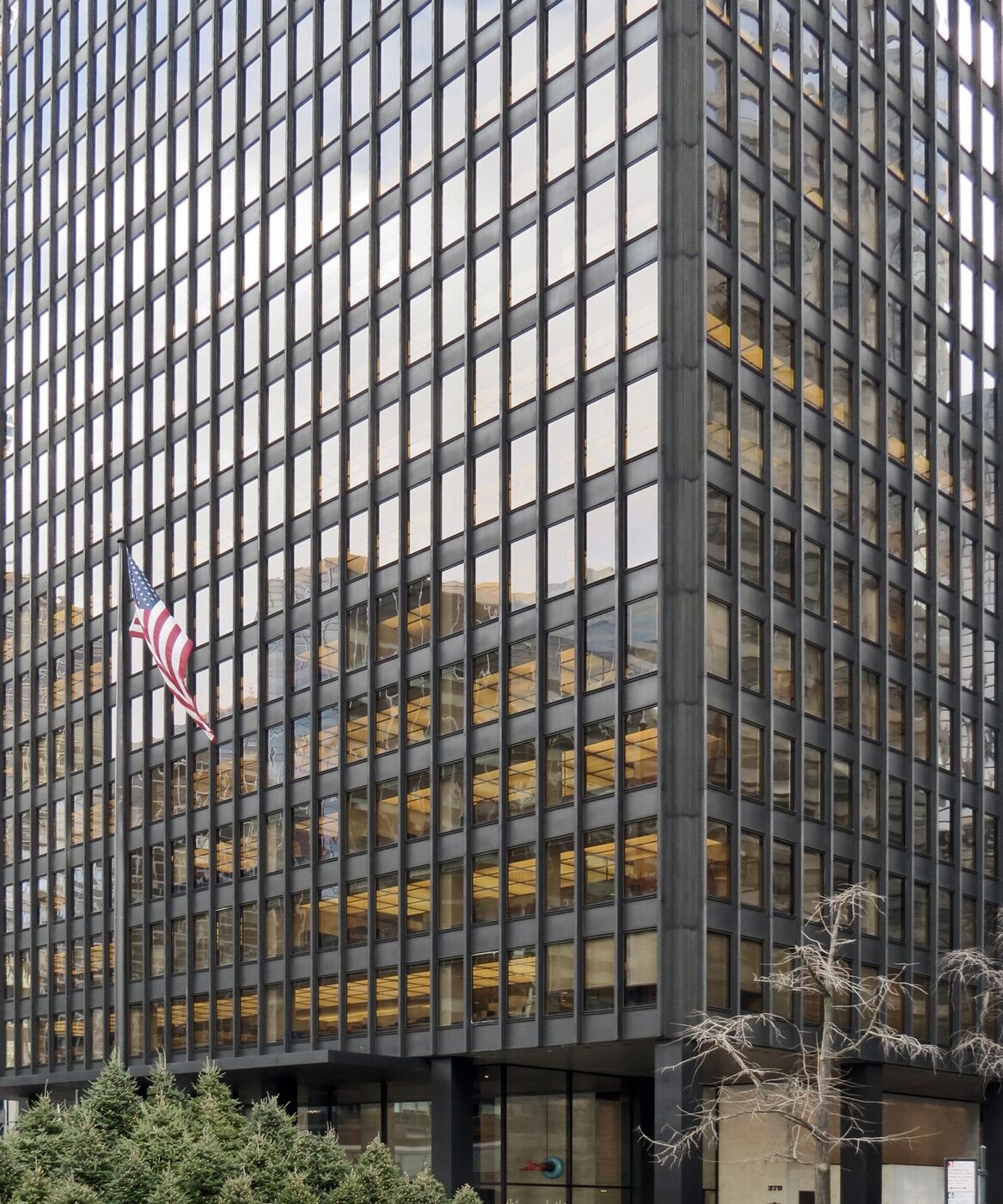 Fachada de bronce y vidrio del Seagram Building de Nueva York