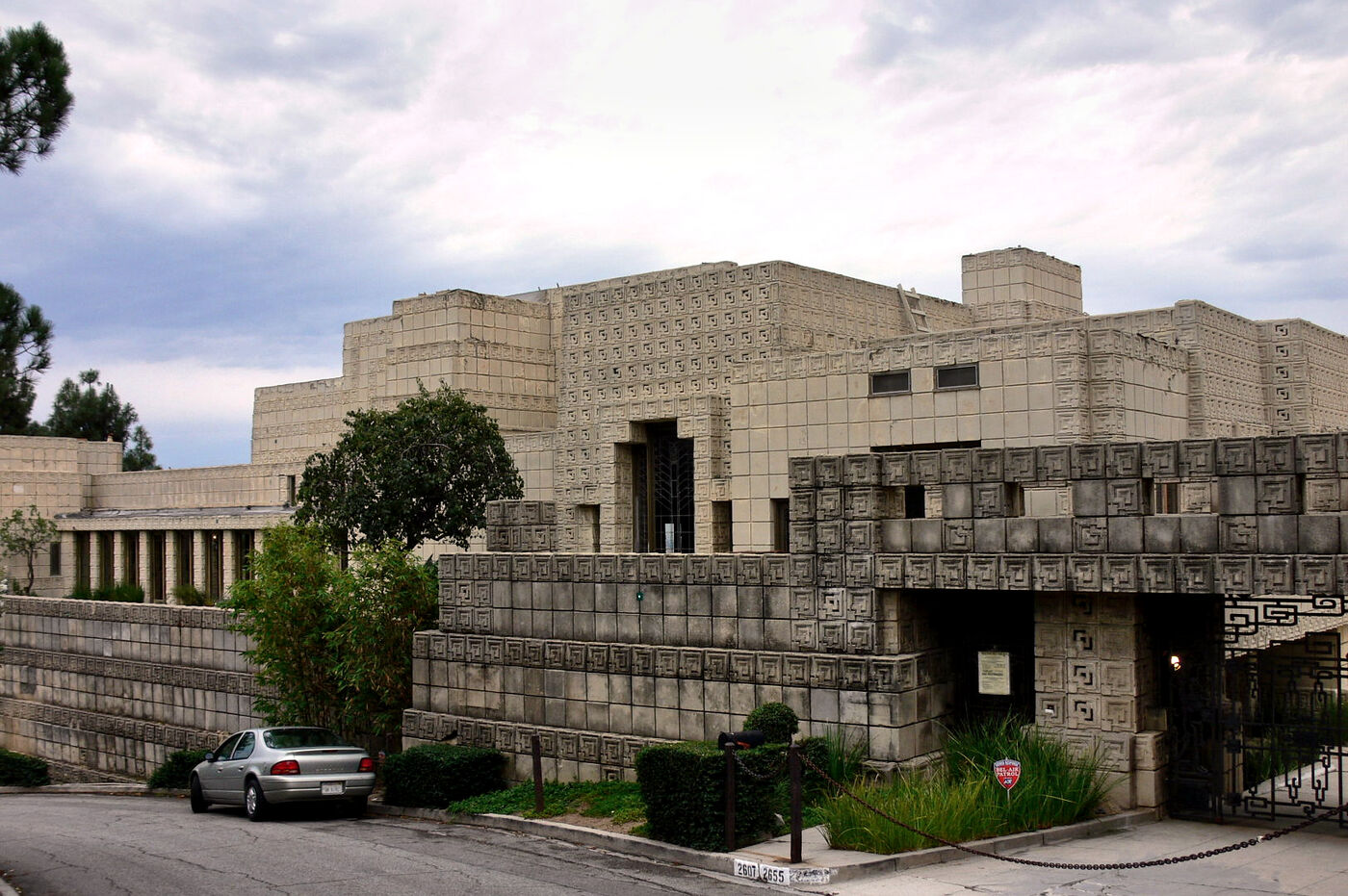 Ennis House de Frank Lloyd Wright, con sus bloques de hormigón textil