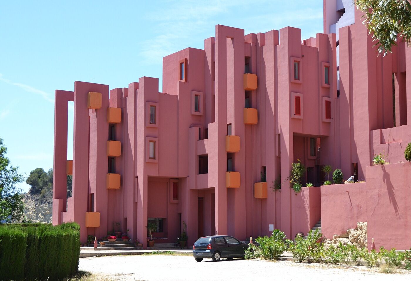 La Muralla Roja de Ricardo Bofill en Calpe, Alicante