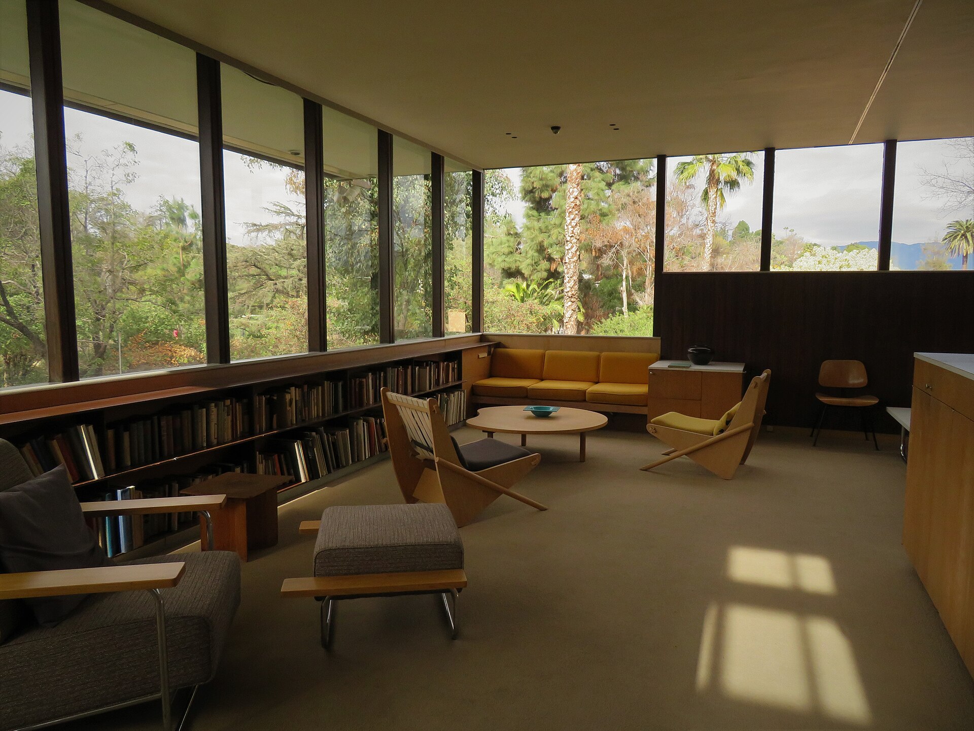 Casa VDL de Richard Neutra junto al embalse de Silver Lake, en Los Ángeles