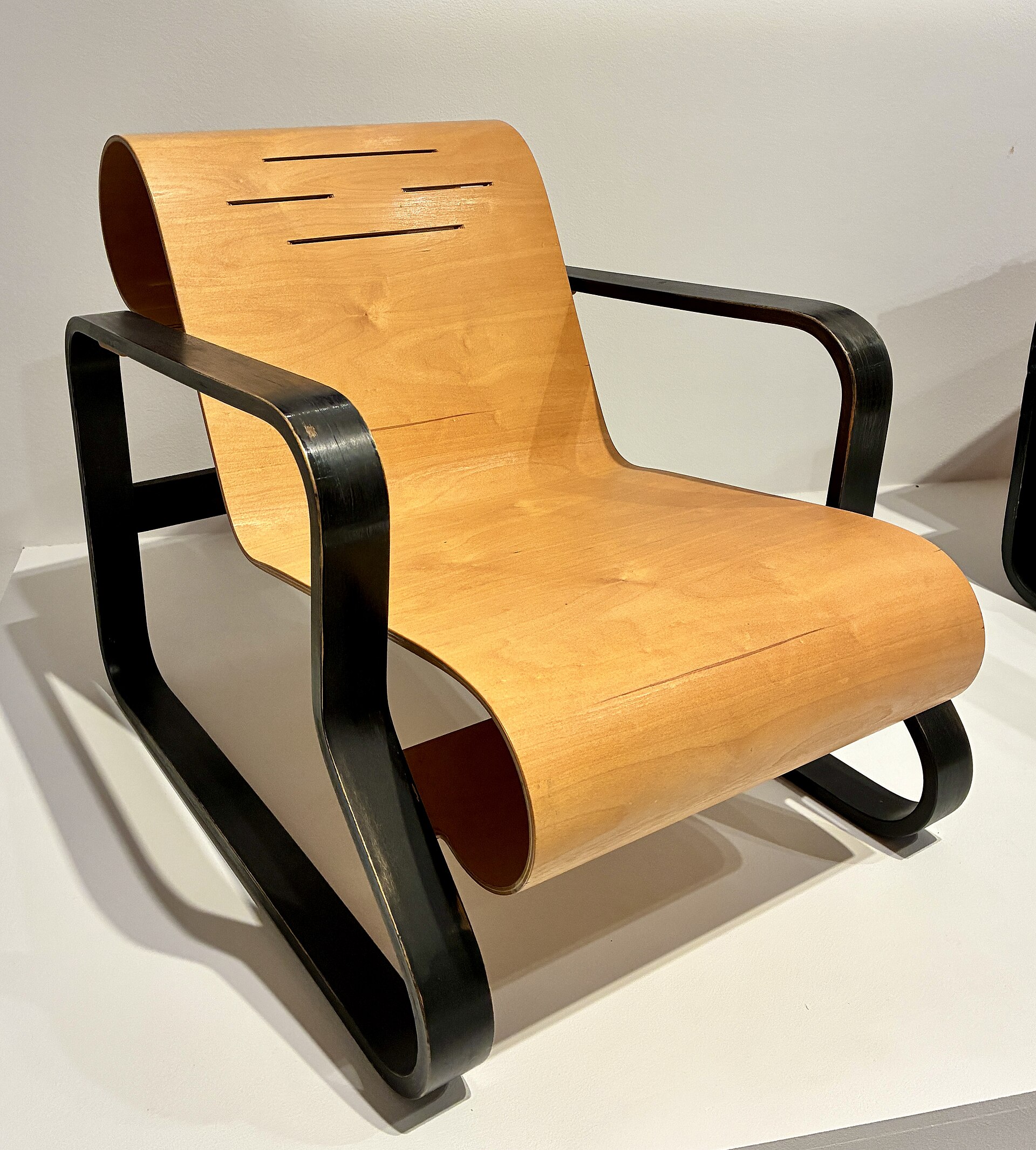 Sillón 41 Paimio de Alvar Aalto, de contrachapado curvado