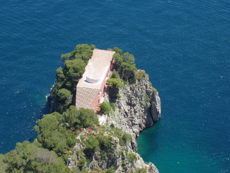 Casa Malaparte sobre el acantilado de Punta Massullo, en Capri